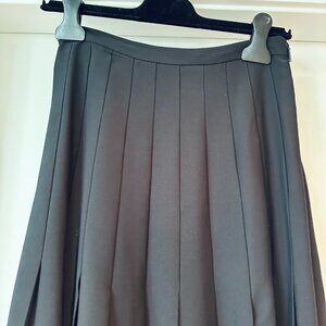 Aritzia Babaton Criteria Pleated Skirt size 2
